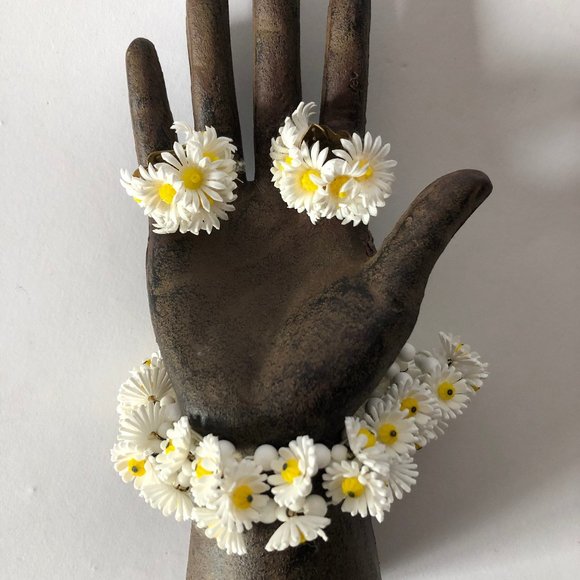 Vintage Jewelry - Lazy Daisy 50's Bracelet and Earrings